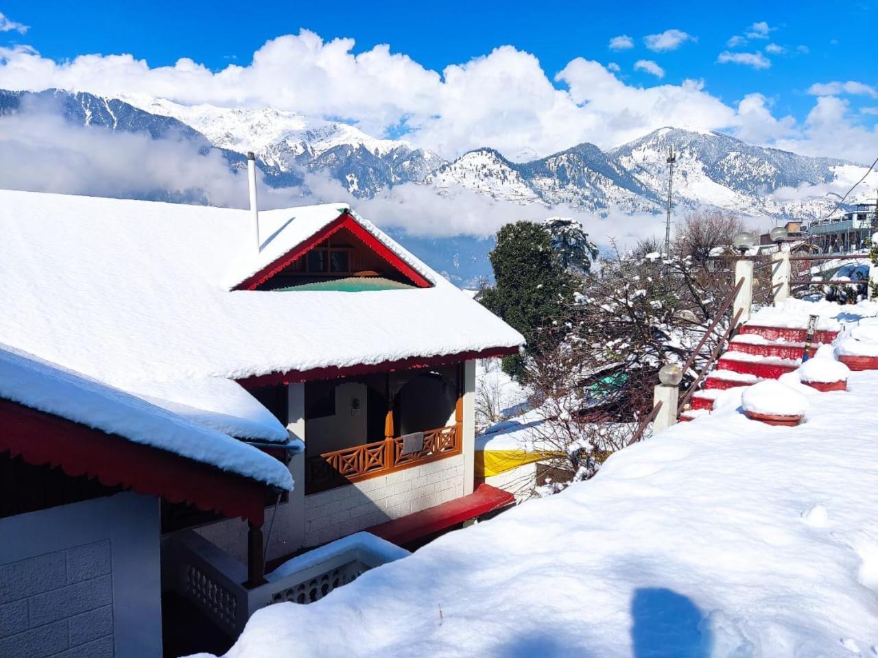 Tsukimi Homestay, Naggar, Manali Homestay *