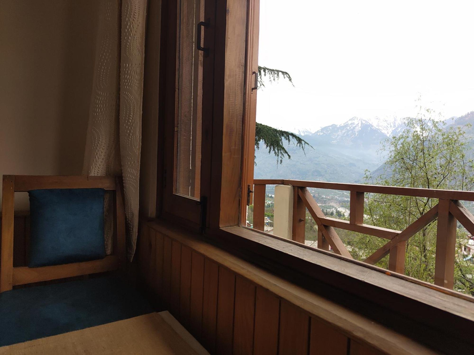 Tsukimi Homestay, Naggar, Manali Homestay *