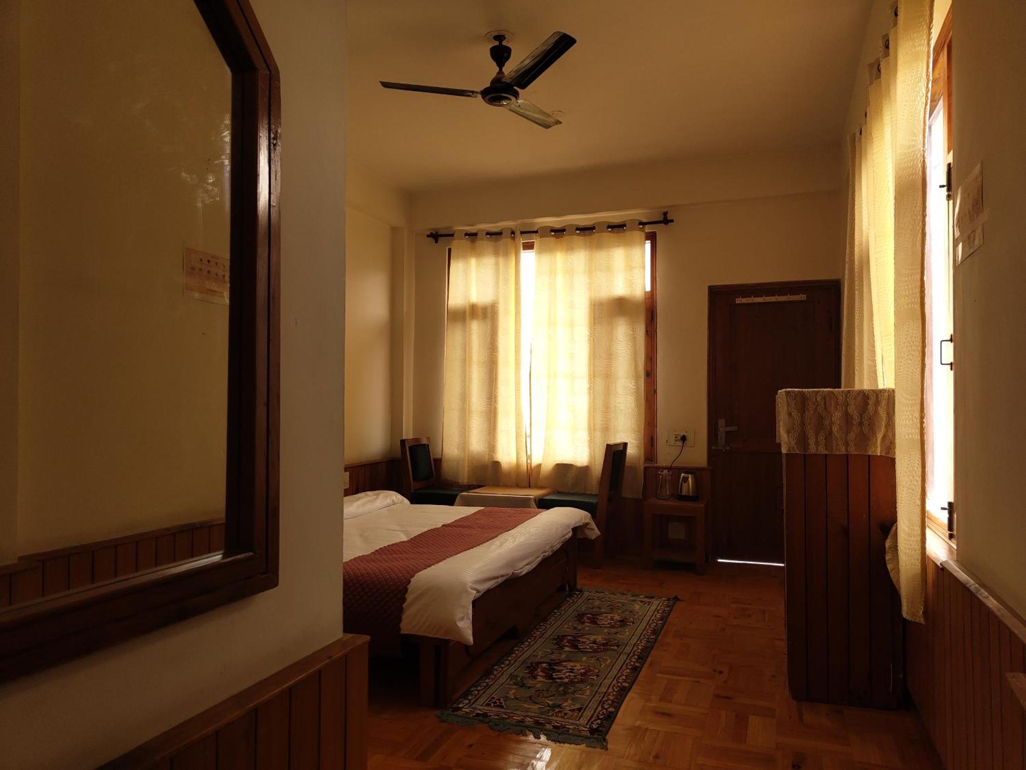 Tsukimi Homestay, Naggar, Manali Homestay *