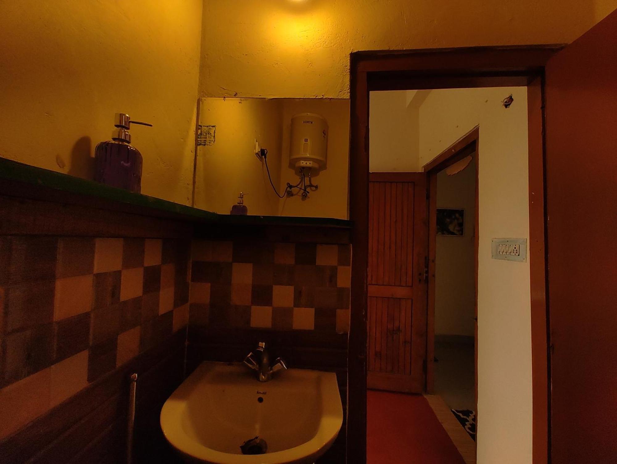 Tsukimi Homestay, Naggar, Manali Homestay