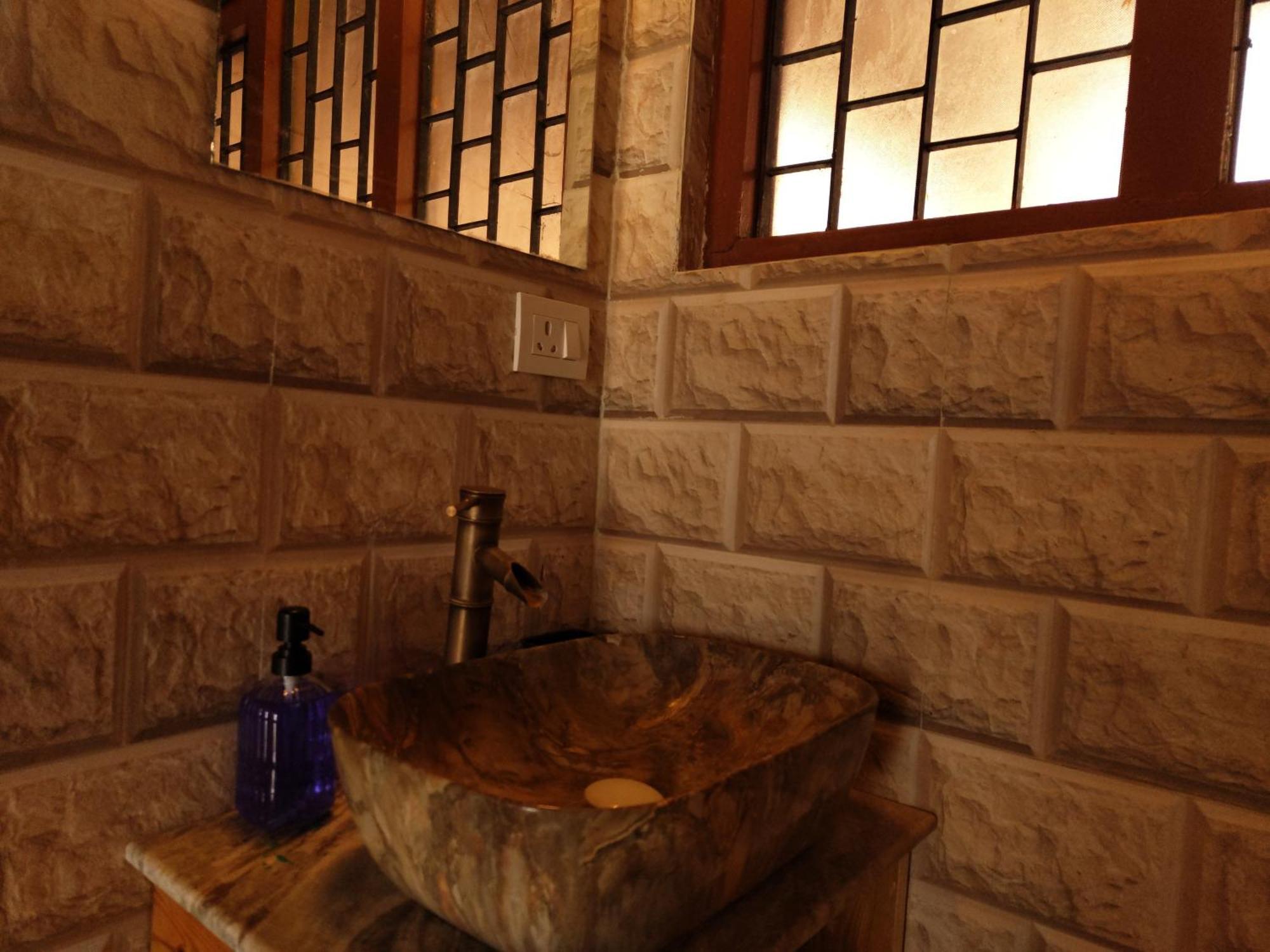 Homestay Tsukimi Homestay, Naggar, Manali *